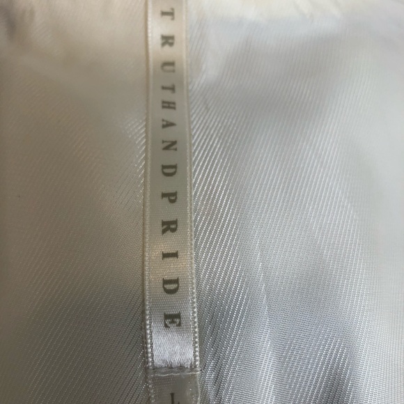 TRUTH & PRIDE White Perforated Leather Vest L - Picture 10 of 11